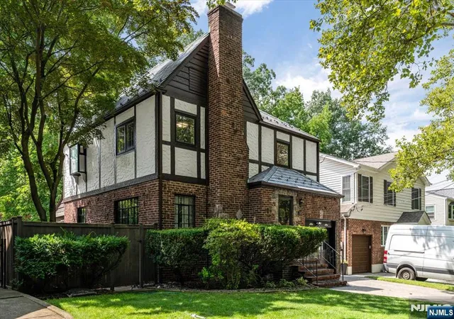 Photo 2 of Single family home for sale at 512 Fairidge Ter, Teaneck, NJ 07666 | MLS# 26030696 | Listing updated on 2026-09-15