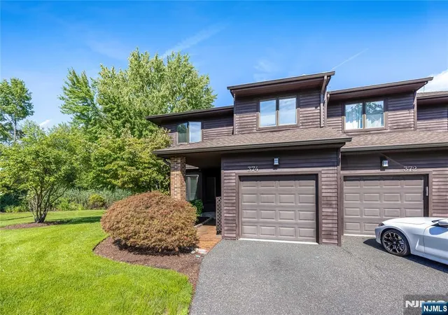 Photo 2 of Townhouse for sale at 370 French Ct, Teaneck, NJ 07666 | MLS# 26030703 | Listing updated on 2026-09-19