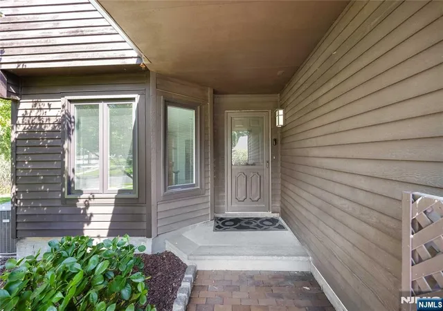 Photo 3 of Townhouse for sale at 370 French Ct, Teaneck, NJ 07666 | MLS# 26030703 | Listing updated on 2026-09-19