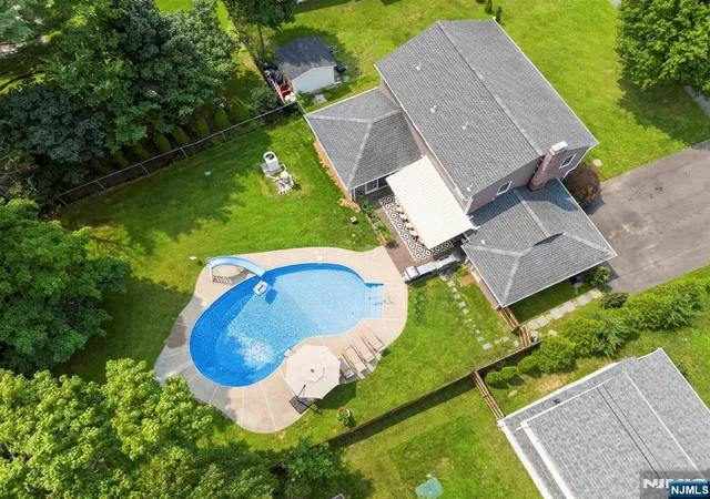 Photo 2 of Single family home for sale at 392 Monroe Ave, Wyckoff, NJ 07481 | MLS# 26030704 | Listing updated on 2026-09-17