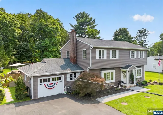 Photo 3 of Single family home for sale at 392 Monroe Ave, Wyckoff, NJ 07481 | MLS# 26030704 | Listing updated on 2026-09-17