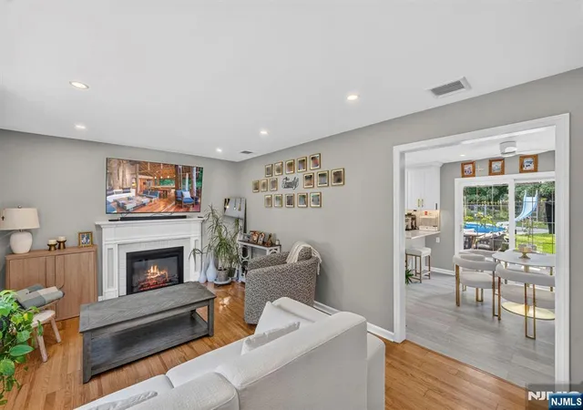 Photo 4 of Single family home for sale at 392 Monroe Ave, Wyckoff, NJ 07481 | MLS# 26030704 | Listing updated on 2026-09-17