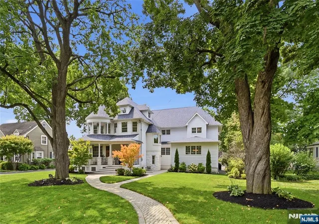 Photo 2 of Sale Pending at 189 Highfield Ln, Nutley, NJ 07110 | MLS# 26030710 | Listing updated on 2026-09-13