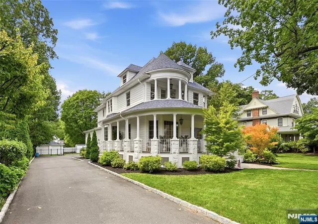 Photo 3 of Sale Pending at 189 Highfield Ln, Nutley, NJ 07110 | MLS# 26030710 | Listing updated on 2026-09-13