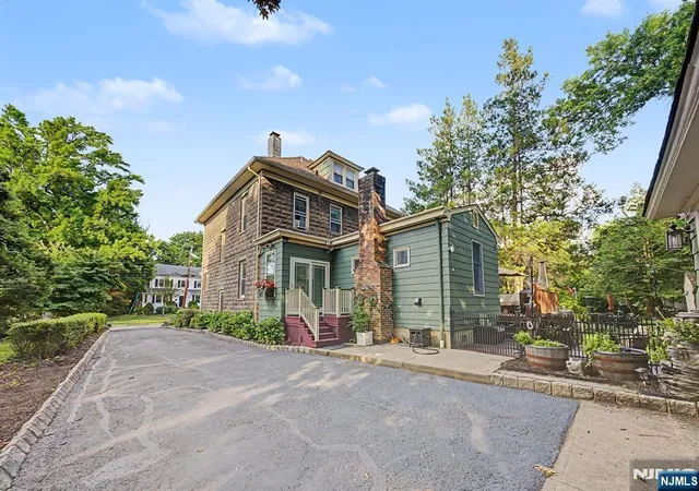 Photo 4 of Sale Pending at 11 Willow St, Cranford, NJ 07016 | MLS# 26030736 | Listing updated on 2026-09-11