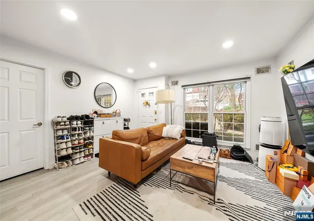 5th image of 1420 Westgate Dr, Fort Lee, NJ 07024