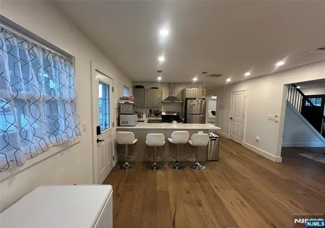Photo 4 of Single family home for sale at 320 Lincoln Ave, Totowa, NJ 07512 | MLS# 26030753 | Listing updated on 2026-09-27