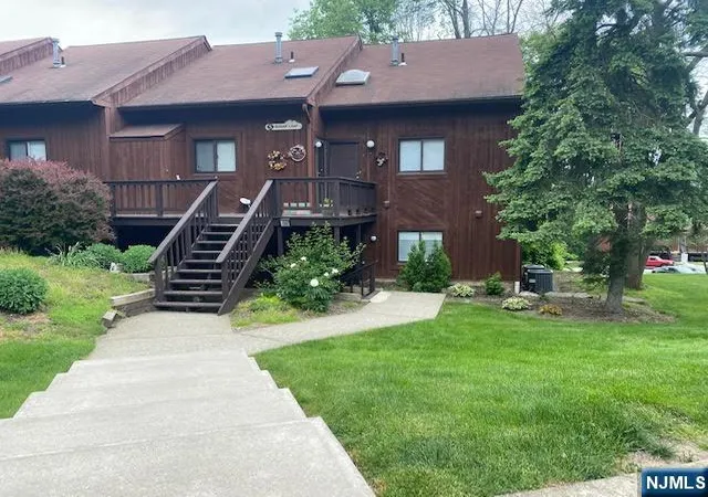 3rd image of 5 Sugar Loaf Ct #8, Vernon, NJ 07462 | MLS# 26030768