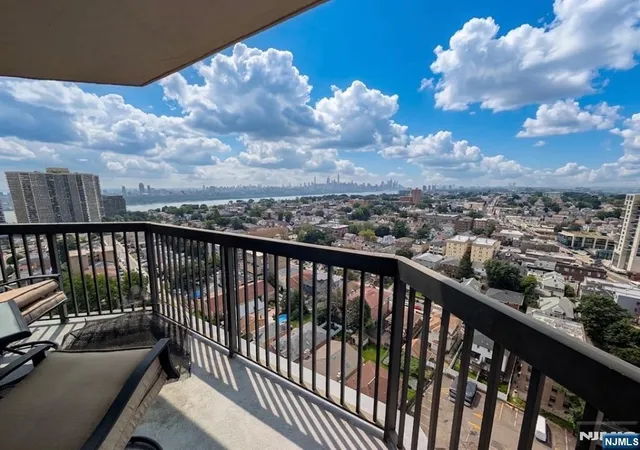 2nd image of 770 Anderson Ave, Cliffside Park, NJ 07010
