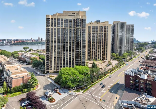 2nd image of 900 Palisade Ave, Fort Lee, NJ 07024