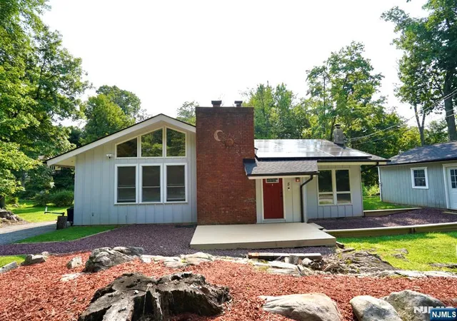 2nd image of 5 Woodlawn Dr, Andover Twsp, NJ 07821 | MLS# 26030810
