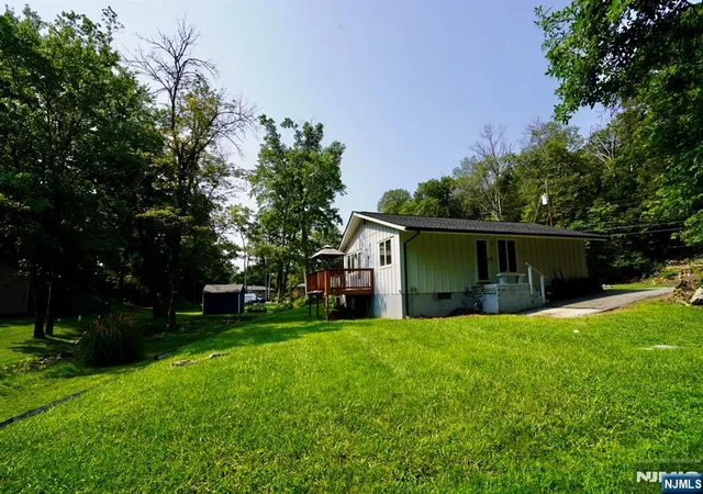 5th image of 5 Woodlawn Dr, Andover Twsp, NJ 07821 | MLS# 26030810