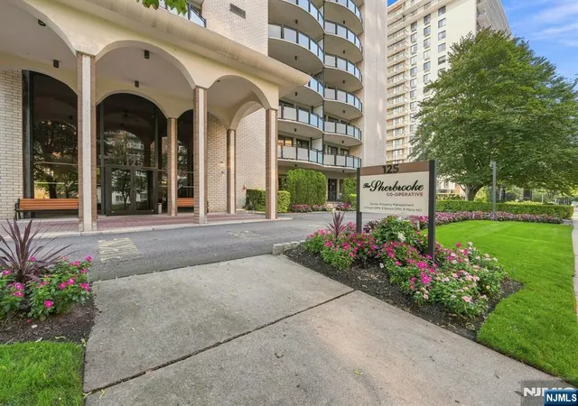 Photo 2 of Sale Pending at 125 Prospect Ave #18D, Hackensack, NJ 07601 | MLS# 26030815 | Listing updated on 2026-09-01