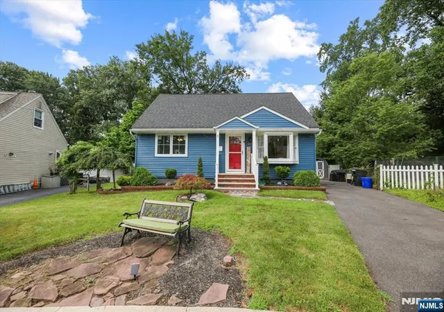 Photo 3 of Single family home for sale at 42 Wells Ct, Bloomfield, NJ 07003 | MLS# 26030819 | Listing updated on 2026-08-14