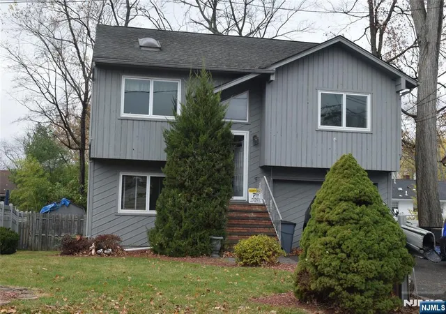 Photo 2 of Single family home for sale at 27 3rd Ave, Roseland, NJ 07068 | MLS# 26030881 | Listing updated on 2026-09-20