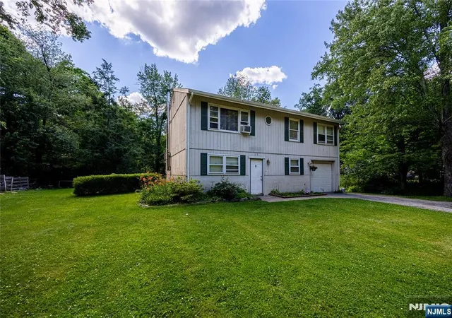 2nd image of 103 Alturas Rd, Vernon, NJ 07422 | MLS# 26030896