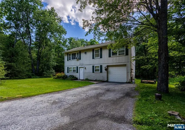 3rd image of 103 Alturas Rd, Vernon, NJ 07422 | MLS# 26030896