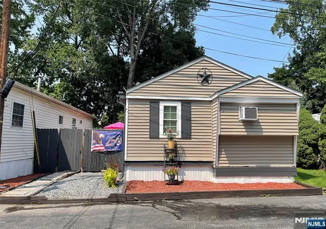 2nd image of 61 Travelo Dr, Wayne, NJ 07470 | MLS# 26030907
