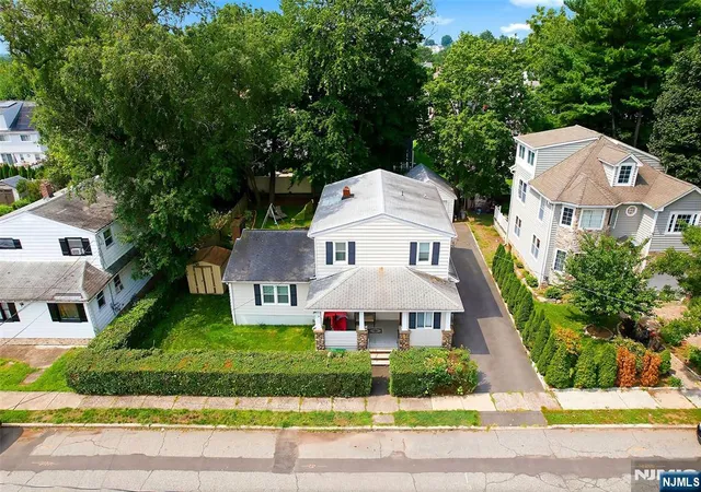 Photo 2 of Single family home for sale at 12 68 6th St, Fair Lawn, NJ 07410 | MLS# 26030909 | Listing updated on 2026-08-22