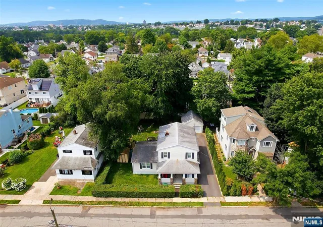 Photo 3 of Single family home for sale at 12 68 6th St, Fair Lawn, NJ 07410 | MLS# 26030909 | Listing updated on 2026-08-22