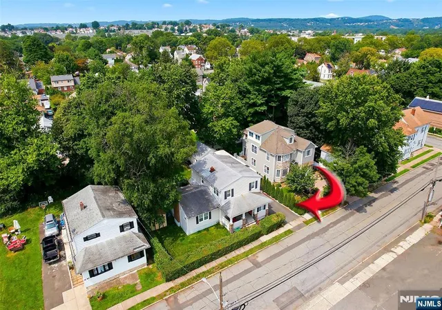 Photo 4 of Single family home for sale at 12-68 6Th St, Fair Lawn, NJ 07410 | MLS# 26030909 | Listing updated on 2026-08-22