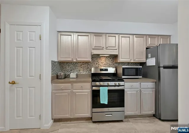 Photo 4 of House for sale at 189 Forest Ave #411, Paramus, NJ 07652 | MLS# 26030935 | Listing updated on 2026-08-18