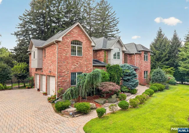 3rd image of 1 Alpine Dr, Closter, NJ 07624 | MLS# 26030972