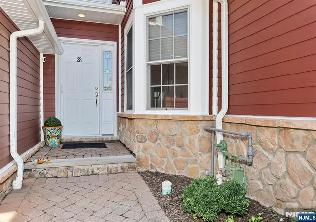 4th image of 28 Turnberry Ln, Hamburg, NJ 07419