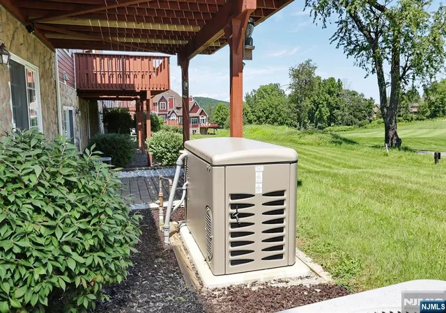 2nd image of 28 Turnberry Ln, Hamburg, NJ 07419