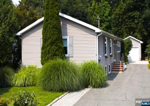 Photo 1 of Sale Pending at 8 Martin Rd, Verona, NJ 07044 | MLS# 26031014 | Listing updated on 2026-08-29