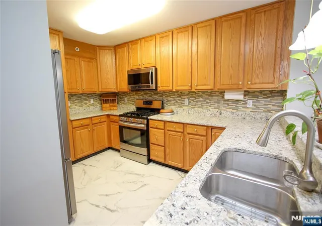 Photo 2 of Sale Pending at 10 Redspire Dr #10, Union, NJ 07083 | MLS# 26031023 | Listing updated on 2026-09-14