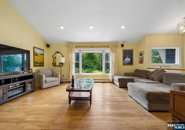 Photo 4 of Sale Pending at 364 Piermont Ave, Hillsdale, NJ 07642 | MLS# 26031064 | Listing updated on 2026-09-17
