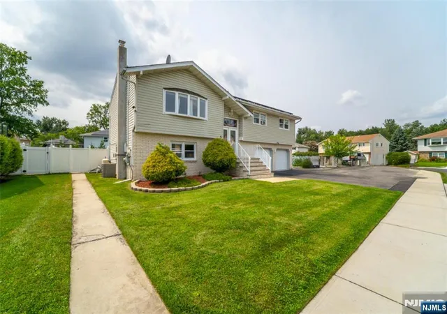 Photo 1 of Single family home for sale at 5 La Rosa Dr, Little Ferry, NJ 07643 | MLS# 26031092 | Listing updated on 2026-09-15