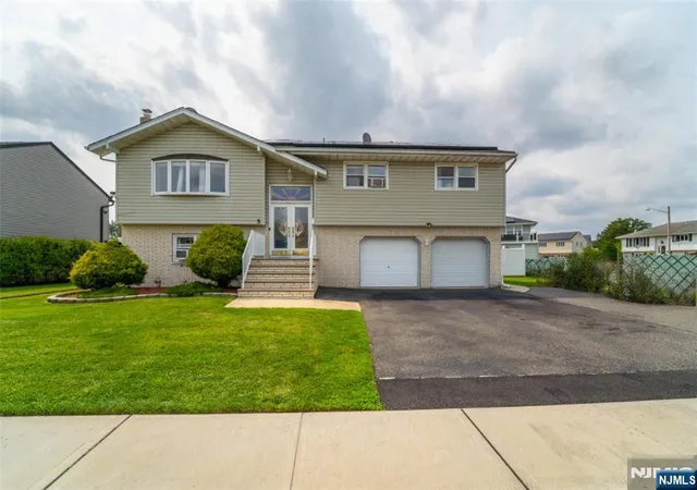 Photo 3 of Single family home for sale at 5 La Rosa Dr, Little Ferry, NJ 07643 | MLS# 26031092 | Listing updated on 2026-09-15