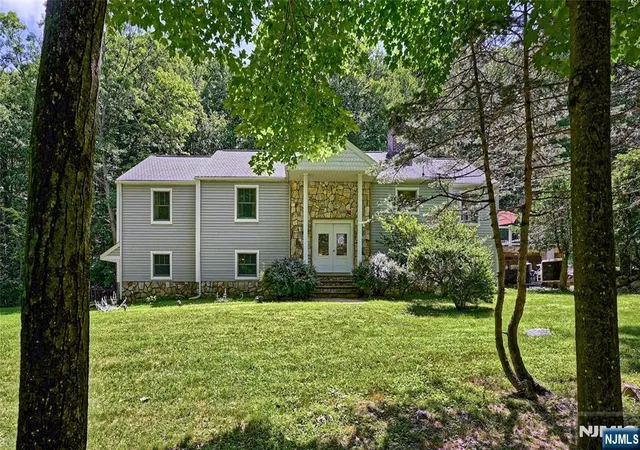 Photo 1 of Single family home for sale at 460 Laurel Ln, Kinnelon Borough, NJ 07405 | MLS# 26031095 | Listing updated on 2026-08-17