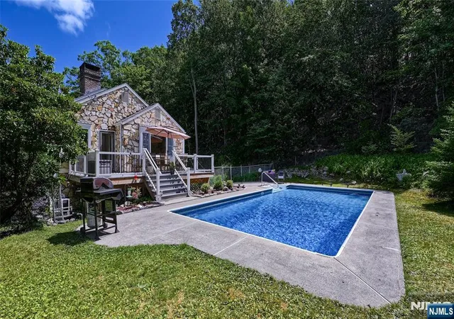 Photo 32 of Single family home for sale at 460 Laurel Ln, Kinnelon Borough, NJ 07405 | MLS# 26031095 | Listing updated on 2026-08-17
