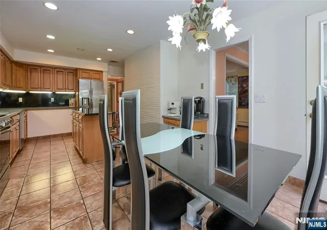 Photo 4 of Single family home for sale at 460 Laurel Ln, Kinnelon Borough, NJ 07405 | MLS# 26031095 | Listing updated on 2026-08-17