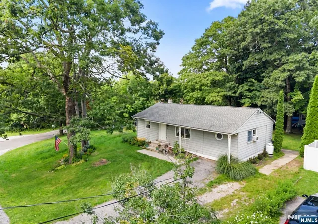 1st image of 1 Ridgeview Ct, Vernon, NJ 07422 | MLS# 26031097