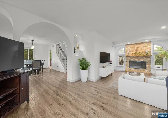 2nd image of 6 Tyler Ct, Clifton, NJ 07012 | MLS# 26031111