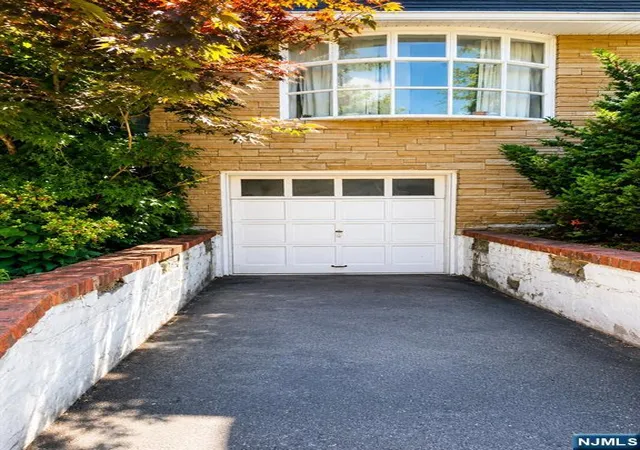 Photo 3 of Sale Pending at 52 Valley St, Newark, NJ 07106 | MLS# 26031123 | Listing updated on 2026-10-07
