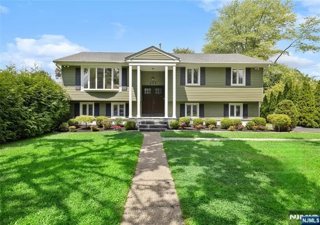 Photo 1 of Single family home for sale at 377 Chelsea St, Paramus, NJ 07652 | MLS# 26031130 | Listing updated on 2026-08-23