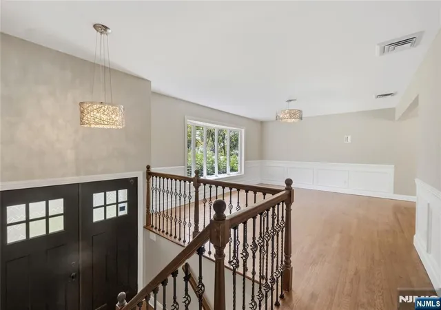 Photo 2 of Single family home for sale at 377 Chelsea St, Paramus, NJ 07652 | MLS# 26031130 | Listing updated on 2026-08-23