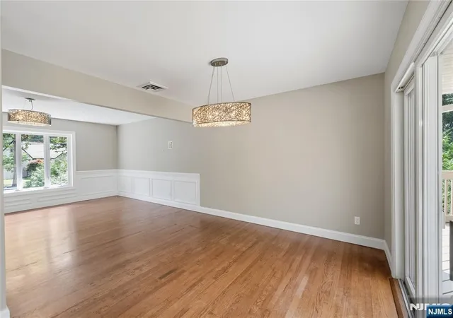 Photo 4 of Single family home for sale at 377 Chelsea St, Paramus, NJ 07652 | MLS# 26031130 | Listing updated on 2026-08-23