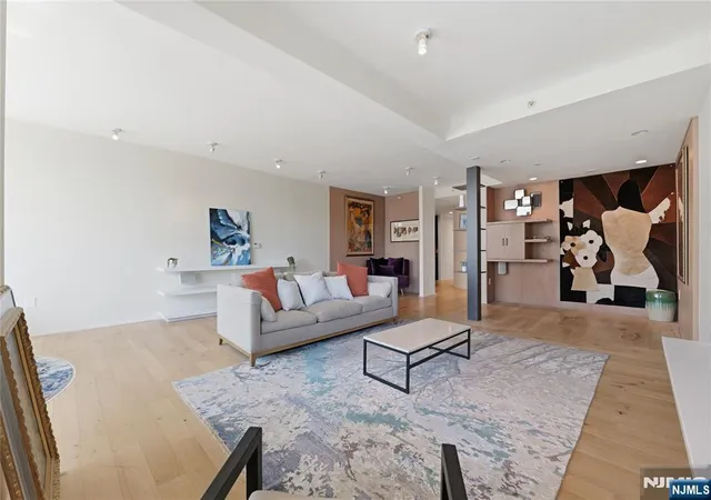 Listing Photo 4 - Condo for sale in building located at 1008 Hudson Park, Edgewater, NJ 07020