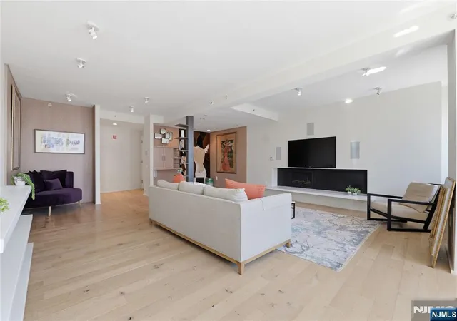 Listing Photo 5 - Condo for sale in building located at 1008 Hudson Park, Edgewater, NJ 07020