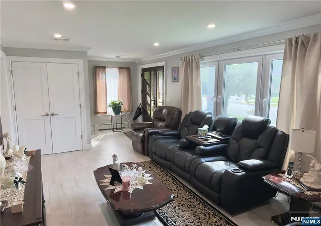 Photo 3 of Single family home for sale at 170 Mount Pleasant Ave, Wallington, NJ 07057 | MLS# 26031220 | Listing updated on 2026-09-11