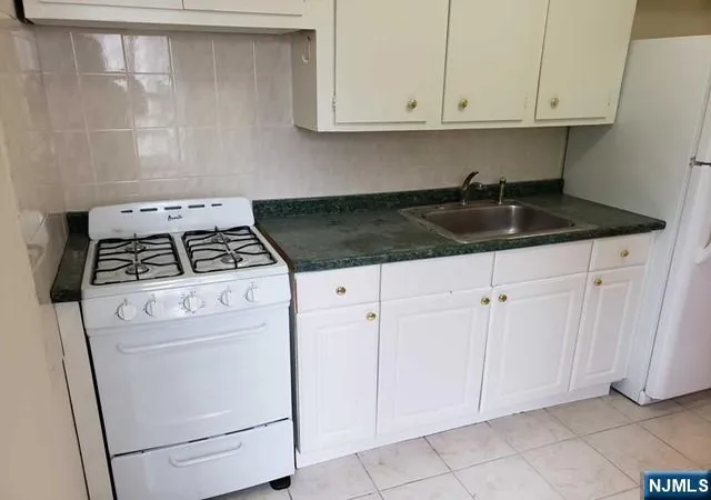 2nd image of 2205 N Central Rd, Fort Lee, NJ 07024
