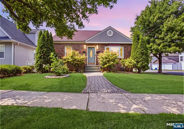 Photo 1 of Single family home for sale at 640 New York Ave, Lyndhurst, NJ 07071 | MLS# 26031250 | Listing updated on 2026-08-22