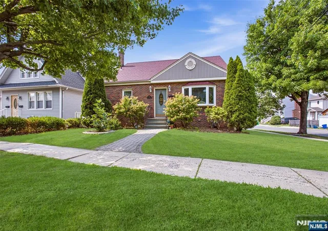 Photo 3 of Single family home for sale at 640 New York Ave, Lyndhurst, NJ 07071 | MLS# 26031250 | Listing updated on 2026-08-22