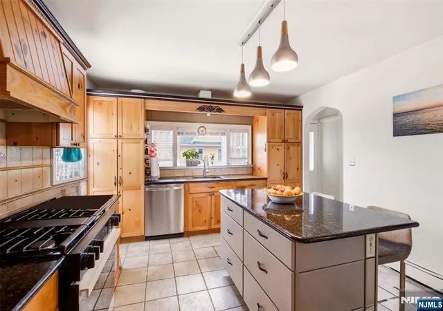 Photo 4 of Single family home for sale at 640 New York Ave, Lyndhurst, NJ 07071 | MLS# 26031250 | Listing updated on 2026-08-22